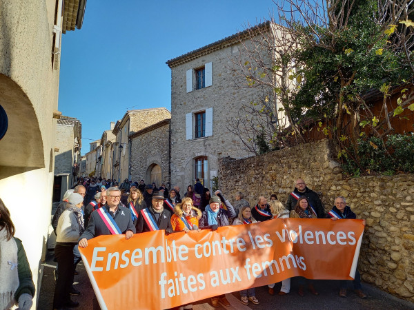 A Vinsobres 200 marcheurs pour la lutte contre les violences faites aux femmes