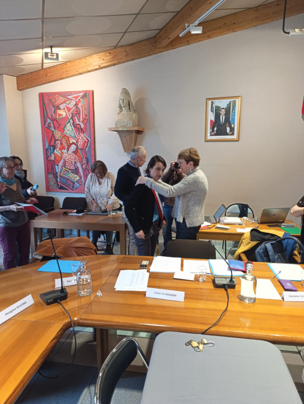 Élection d'Athénaïs Kouidri, nouvelle maire de Crest