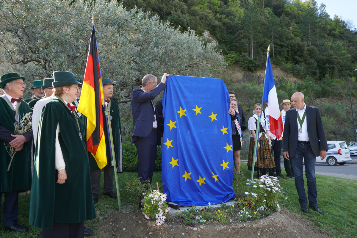 Mechernich : inauguration d'un giratoire franco-allemand à Nyons